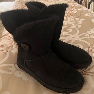 UGG BAILEY BUTTON BLACK SUEDE BOOTS-Size 7-Good Condition!